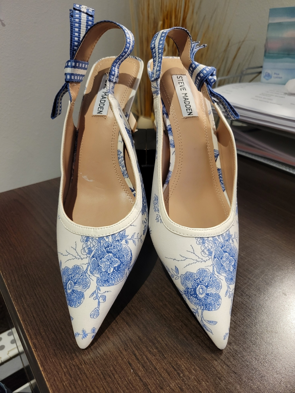 Steve Madden Women's White & Blue Floral Slingback Pointed-Toe Pumps